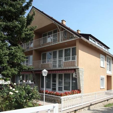 Siesta Apartmanhaz Balatonfuered Dış mekan fotoğraf